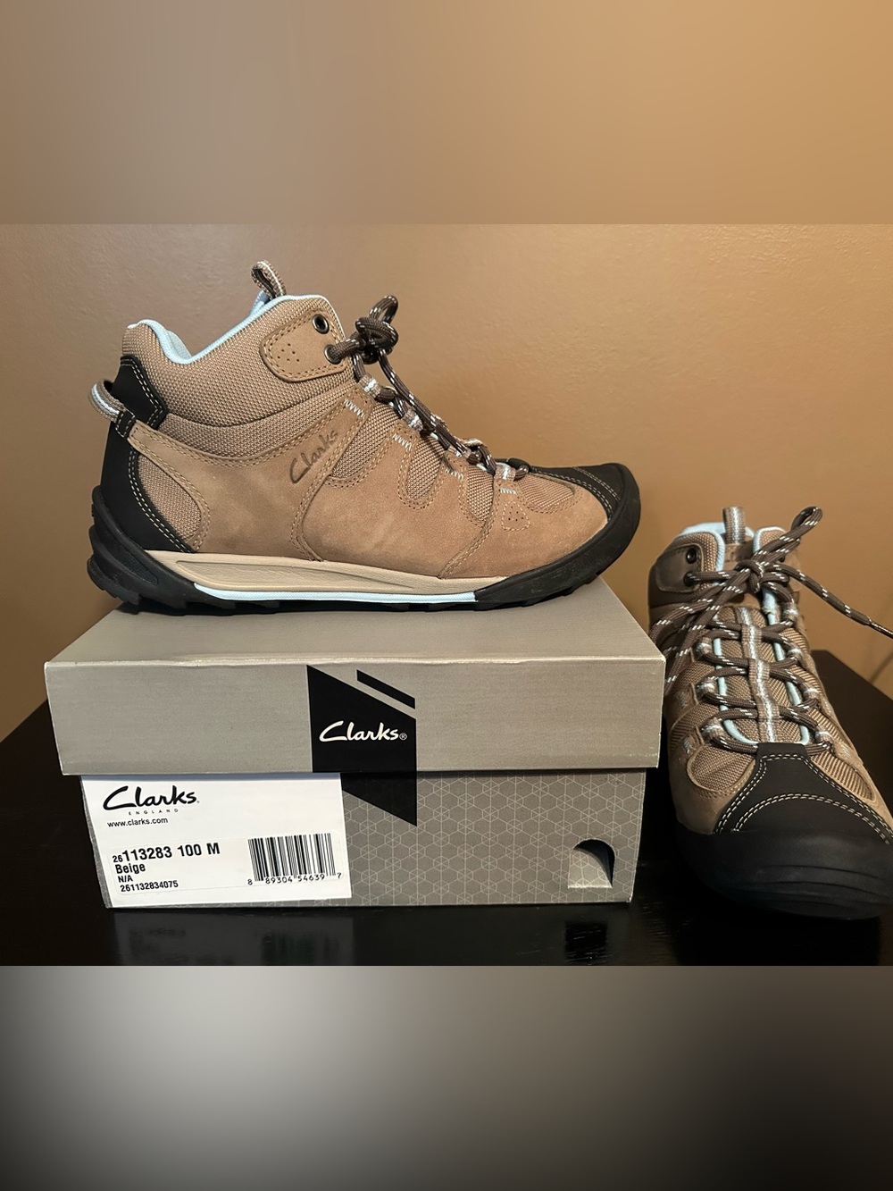 Clarks Outlay North Women's Beige Lace-Up Hiking Boots - Size 10